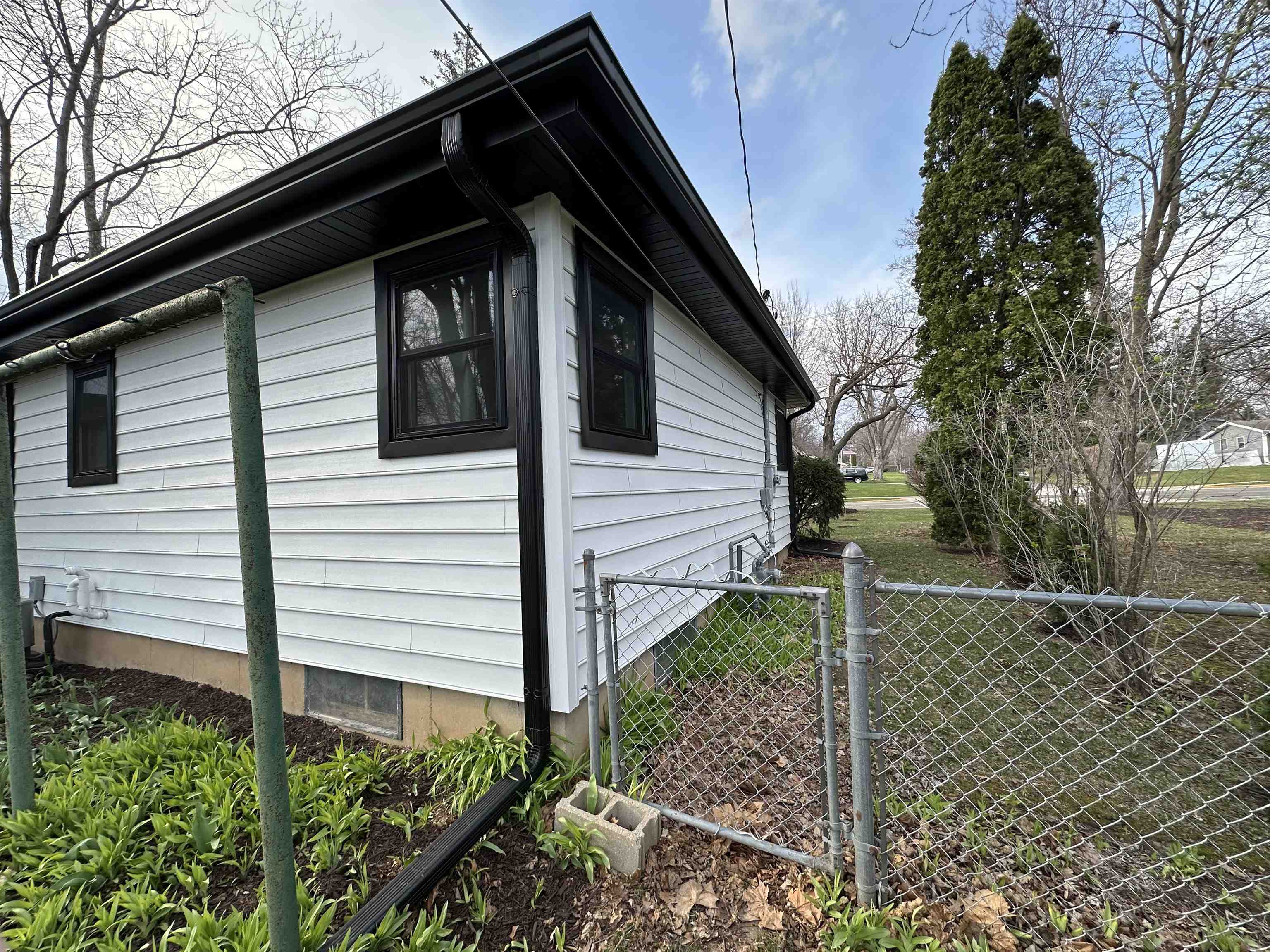 5009 East Buckeye Road Madison, WI 53716 - Photo 9 of 43