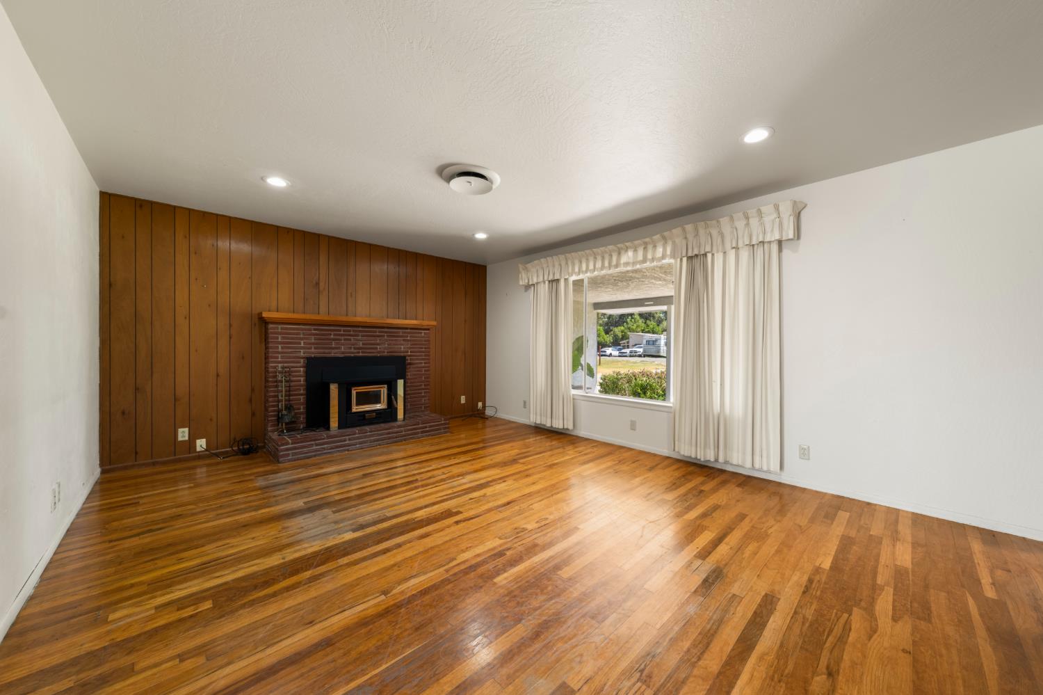 1375 Barry Road Yuba City, CA 95993 - Photo 6 of 39 Gallery Image 6