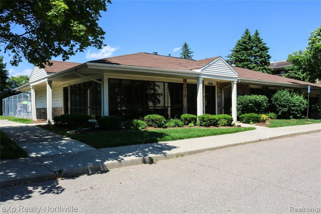 30594 Orchard Lake Road, Unit 49 Farmington Hills, MI 48334 - Photo 17 of 19