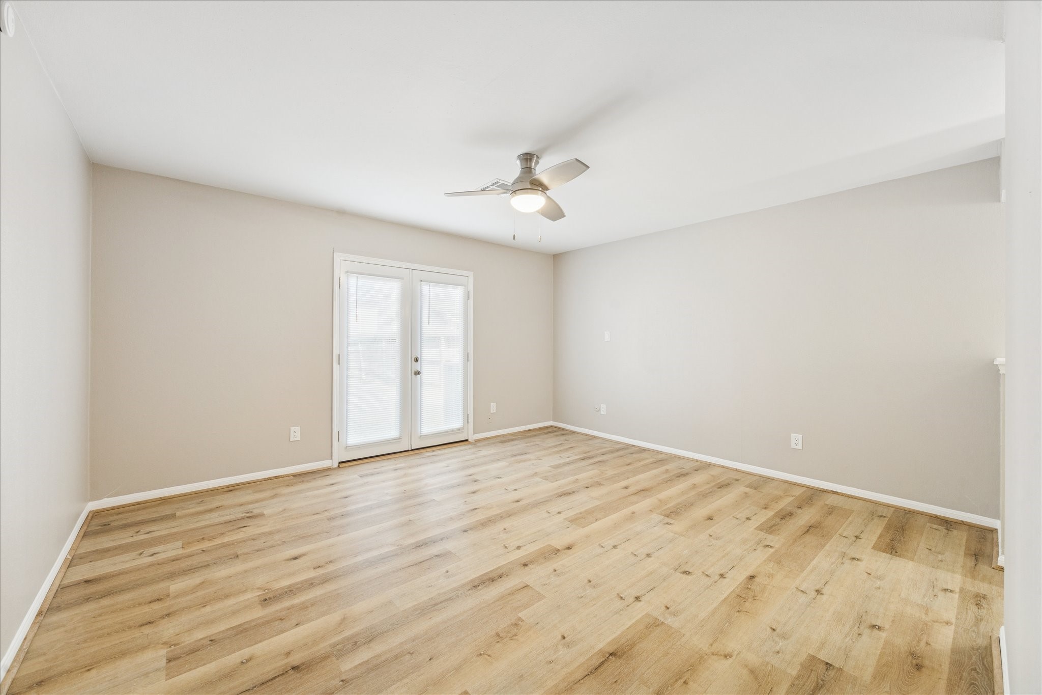 1502 Big Horn Drive Houston, TX 77090 - Photo 21 of 36 wooden floor in an empty room
