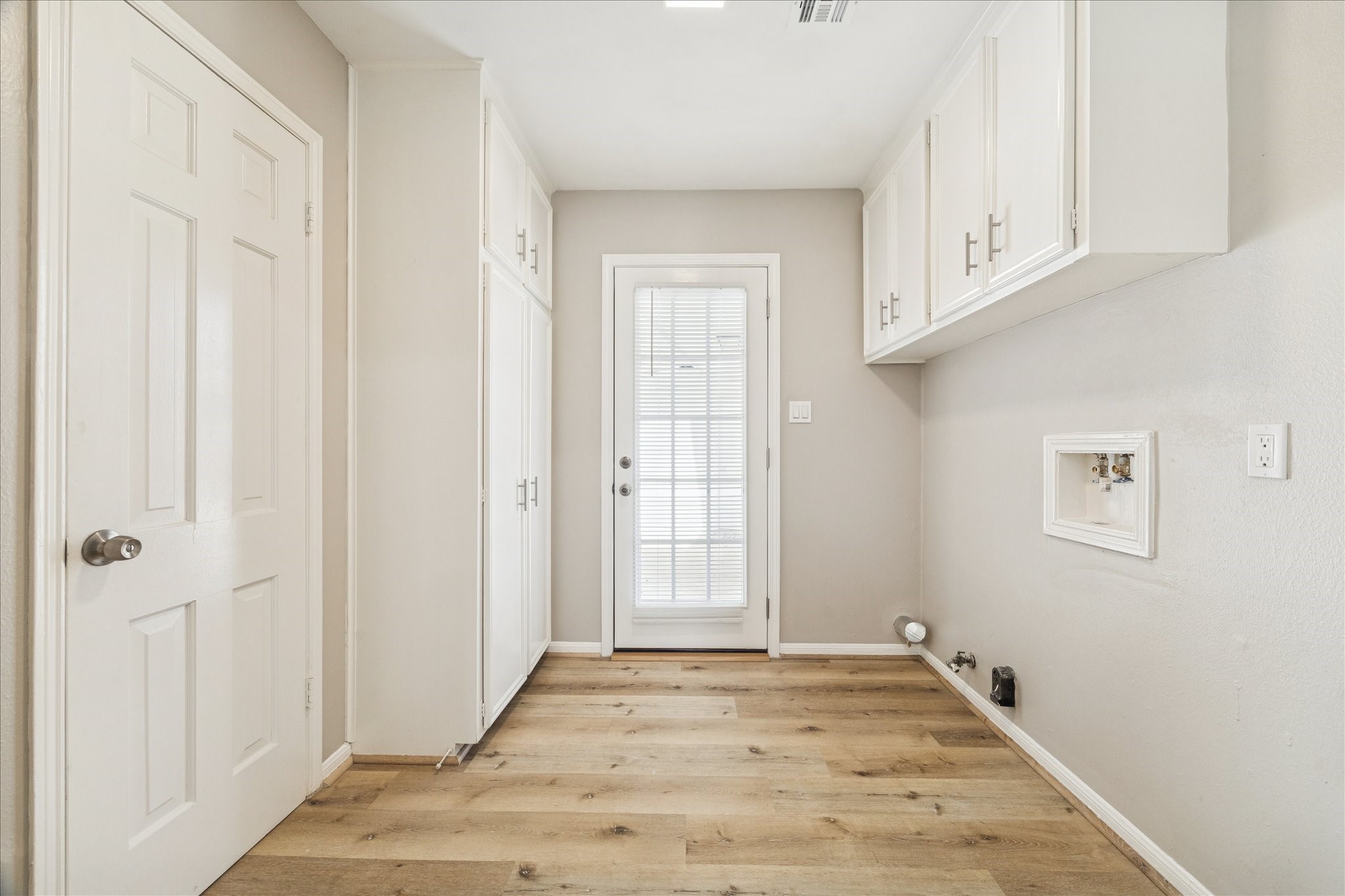 1502 Big Horn Drive Houston, TX 77090 - Photo 34 of 36 a view of an empty room with cabinet and window