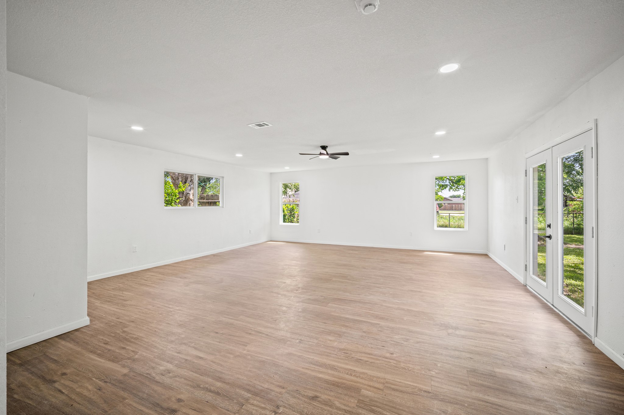 12939 Segrest Drive Houston, TX 77047 - Photo 8 of 19