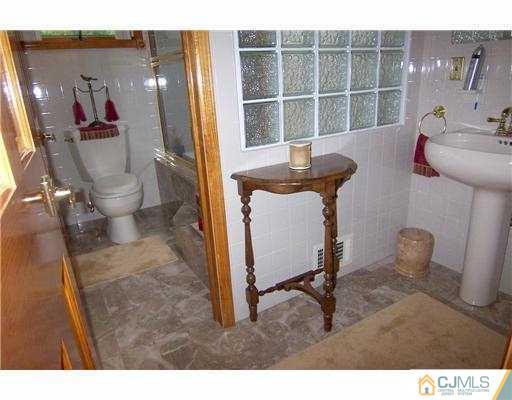 21 Jordan Road Colonia, NJ 07067 - Photo 15 of 22
