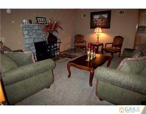 21 Jordan Road Colonia, NJ 07067 - Photo 3 of 22