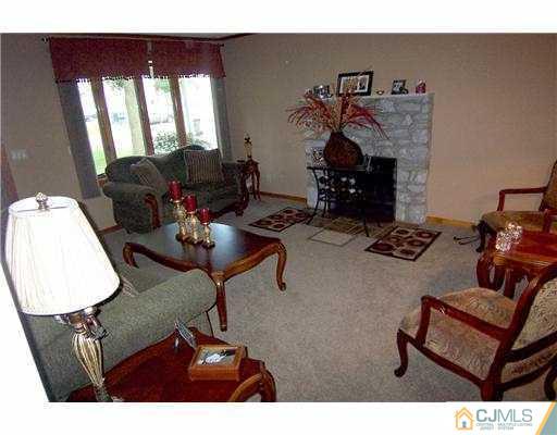 21 Jordan Road Colonia, NJ 07067 - Photo 4 of 22