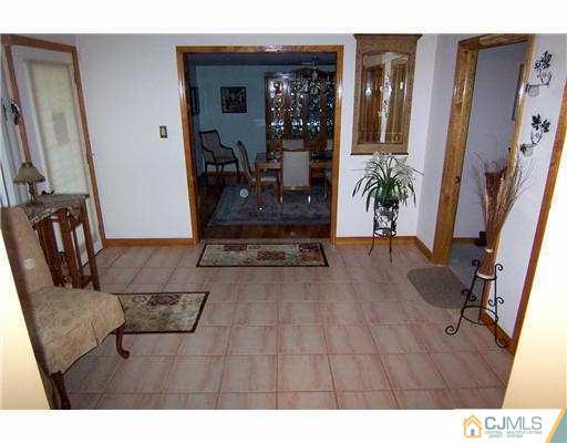 21 Jordan Road Colonia, NJ 07067 - Photo 7 of 22