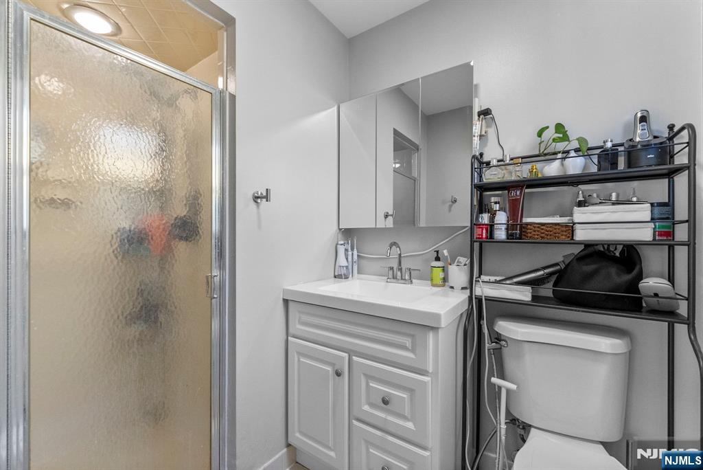 174 Maple Street Fairview, NJ 07022 - Photo 15 of 25