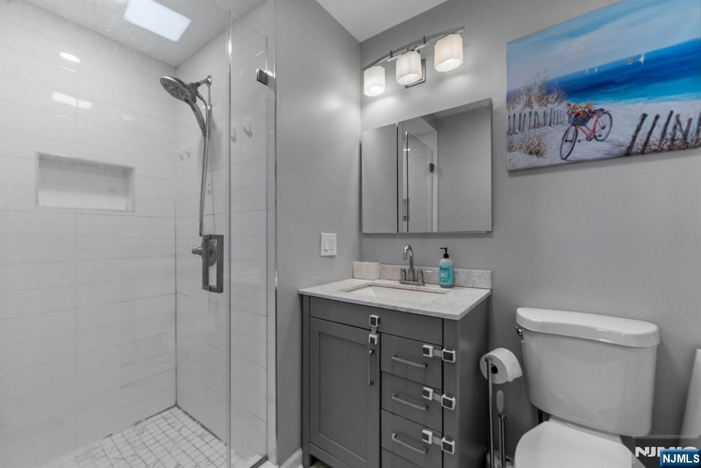 174 Maple Street Fairview, NJ 07022 - Photo 20 of 25