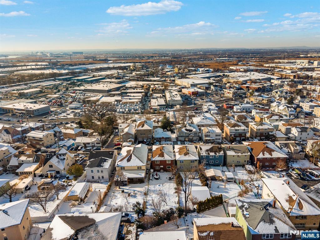 174 Maple Street Fairview, NJ 07022 - Photo 3 of 25