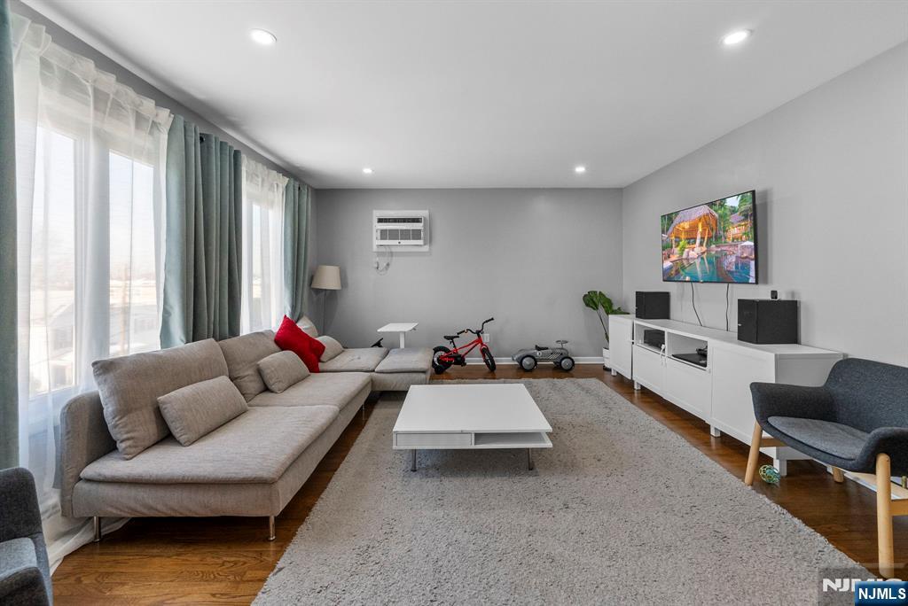 174 Maple Street Fairview, NJ 07022 - Photo 5 of 25