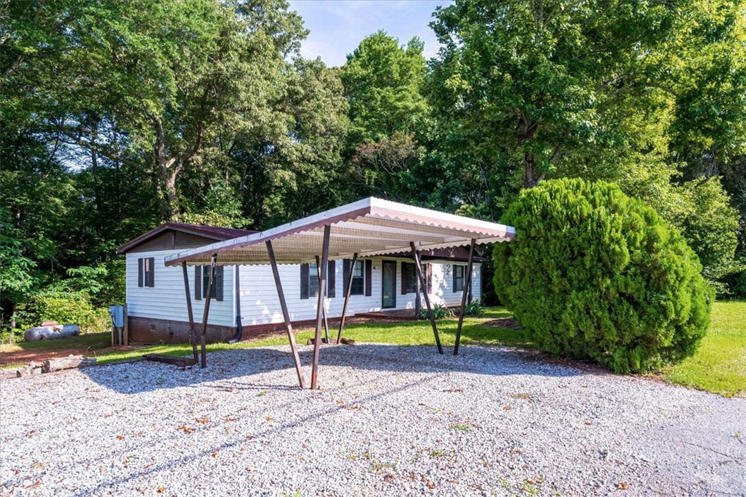 2423 Westminster Highway Walhalla, SC 29691 - Photo 2 of 16