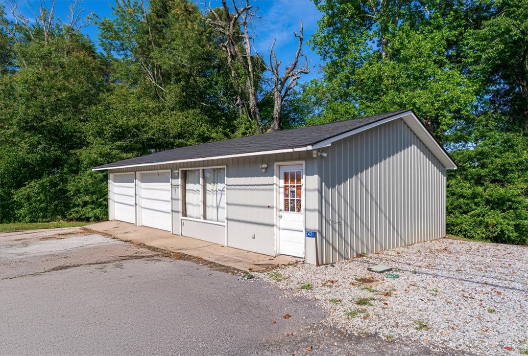 2423 Westminster Highway Walhalla, SC 29691 - Photo 4 of 16