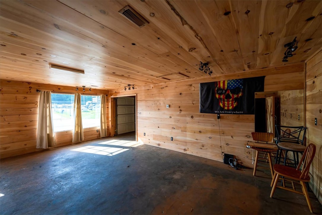 2423 Westminster Highway Walhalla, SC 29691 - Photo 8 of 16