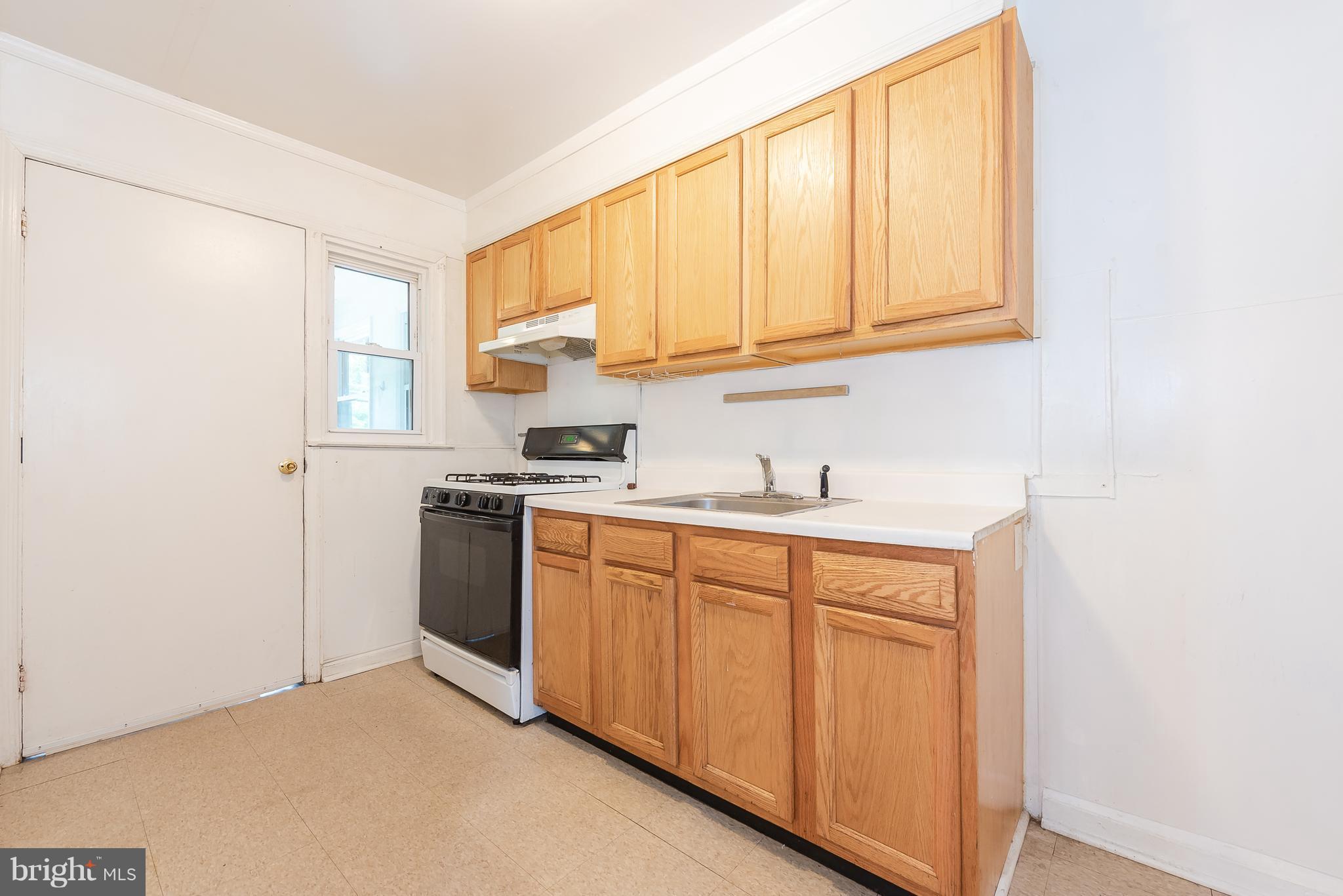 676 Middlesex Road Essex, MD 21221 - Photo 11 of 30 Kitchen