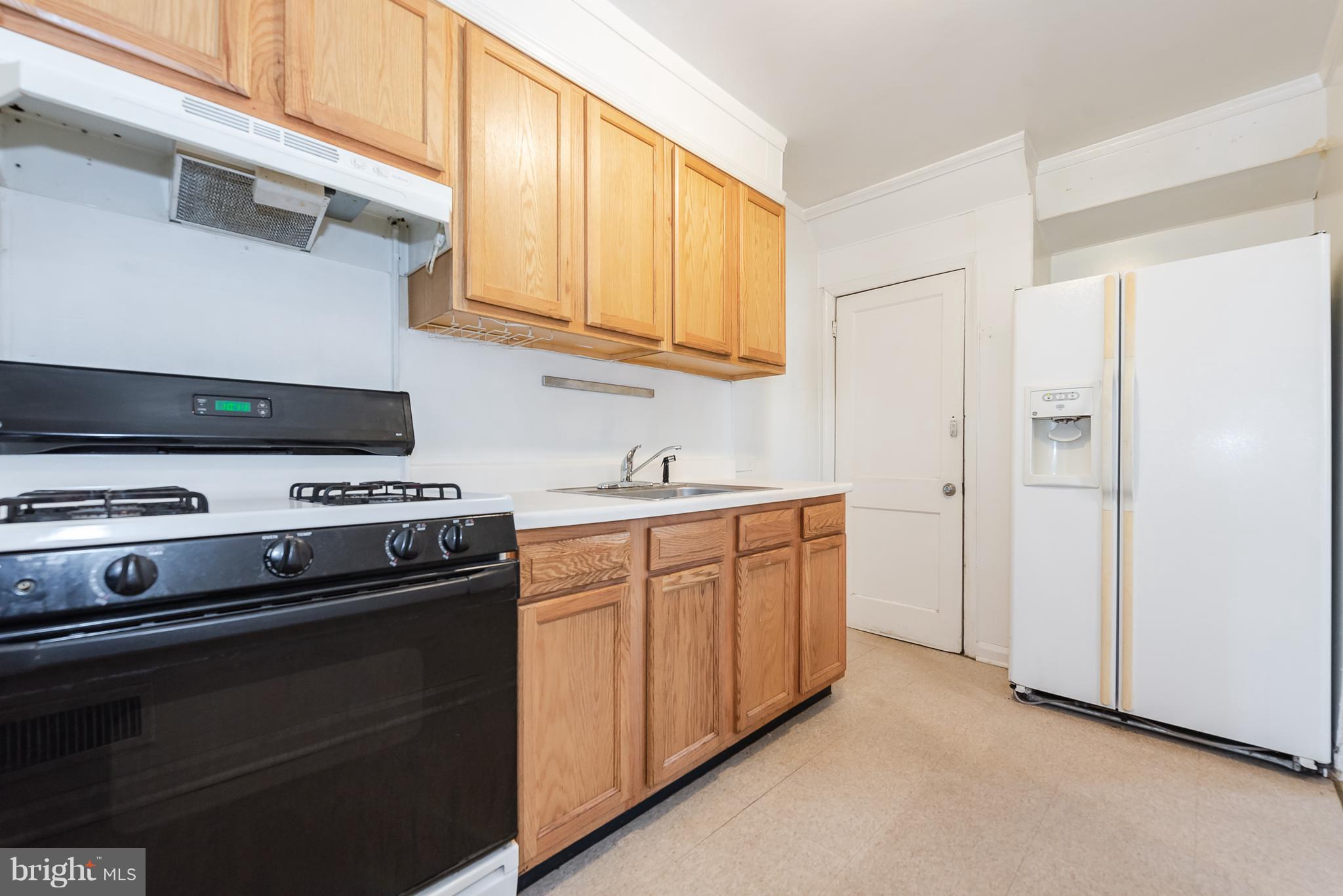 676 Middlesex Road Essex, MD 21221 - Photo 13 of 30 Kitchen