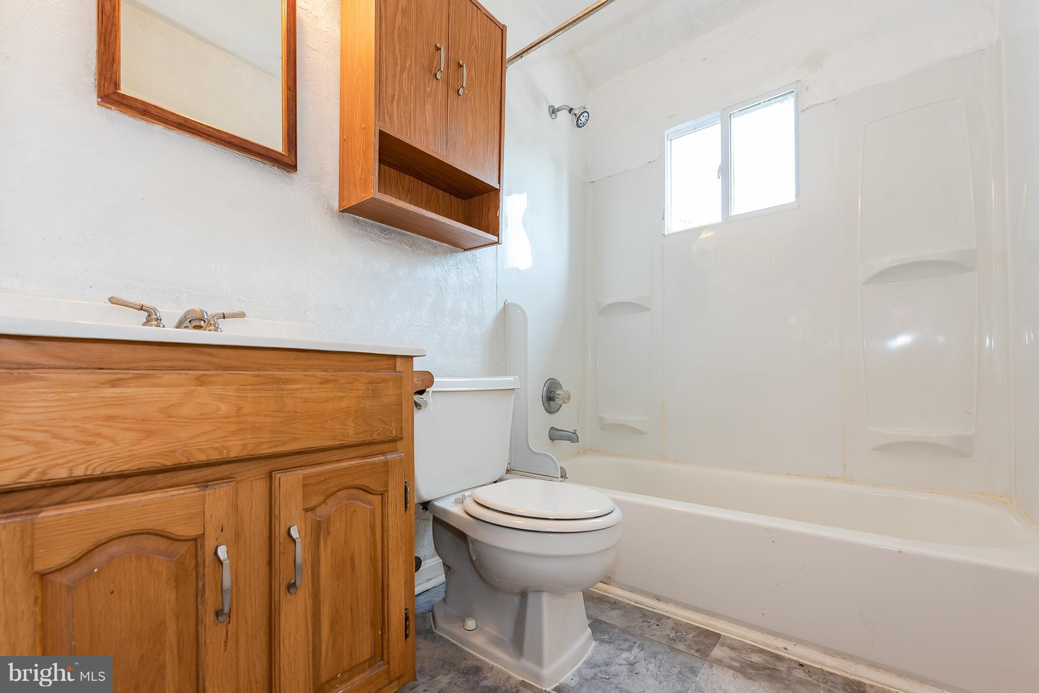 676 Middlesex Road Essex, MD 21221 - Photo 24 of 30 Bath