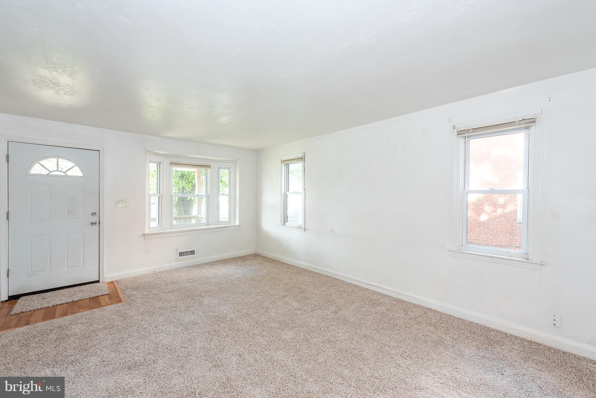 676 Middlesex Road Essex, MD 21221 - Photo 6 of 30 Living Room