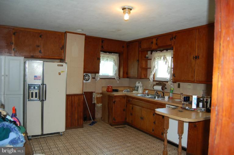 13508 Motters Station Road Rocky Ridge, MD 21778 - Photo 11 of 19 a kitchen with stainless steel appliances granite countertop a sink stove and refrigerator