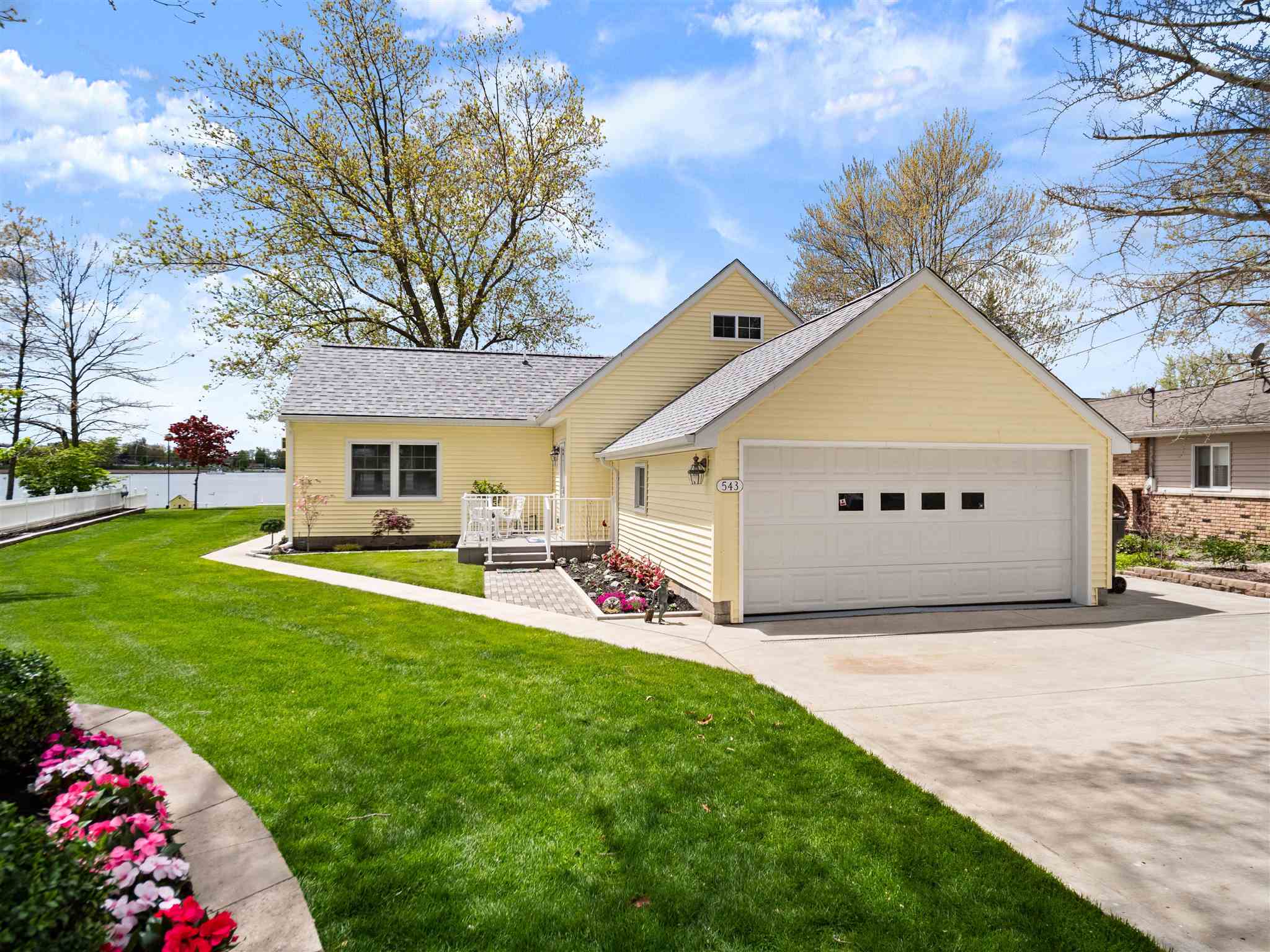 543 East Lake View Road Syracuse, IN 46567 - Photo 1 of 36 Gallery Image 1