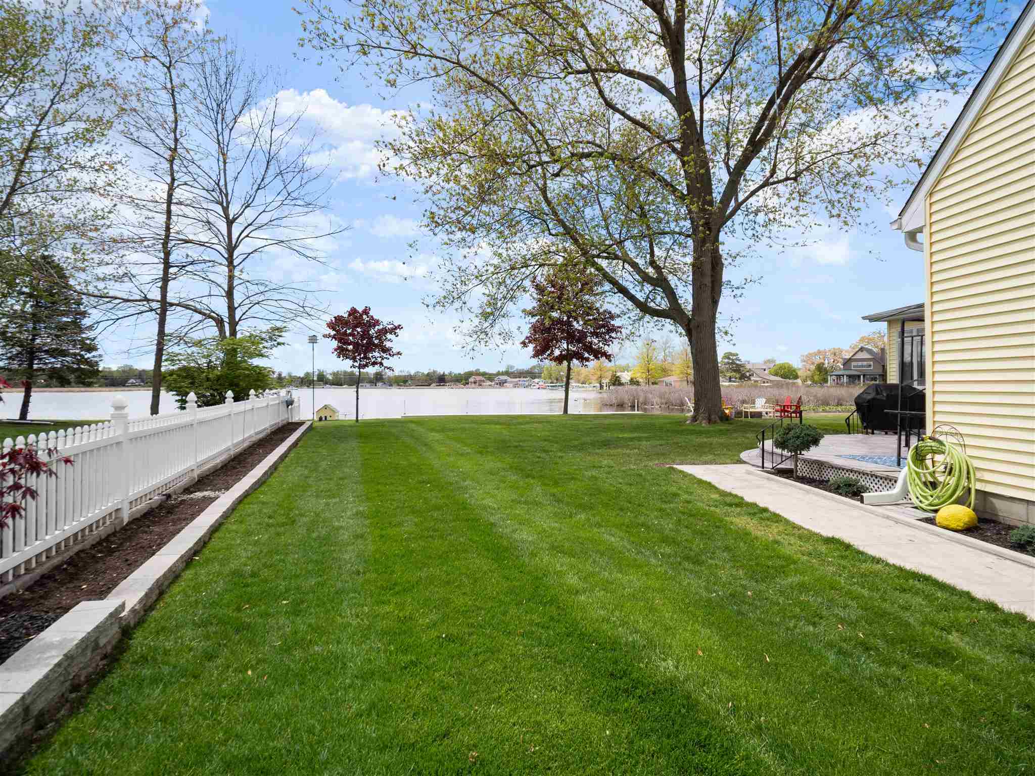 543 East Lake View Road Syracuse, IN 46567 - Photo 2 of 36 Gallery Image 2