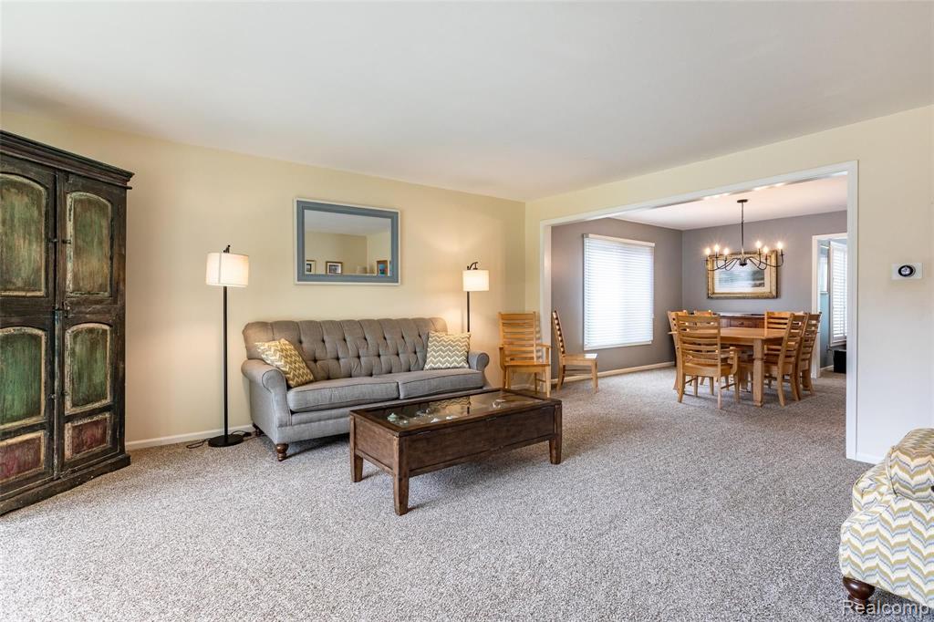 1202 Lakeview Drive Rochester Hills, MI 48306 - Photo 11 of 34
