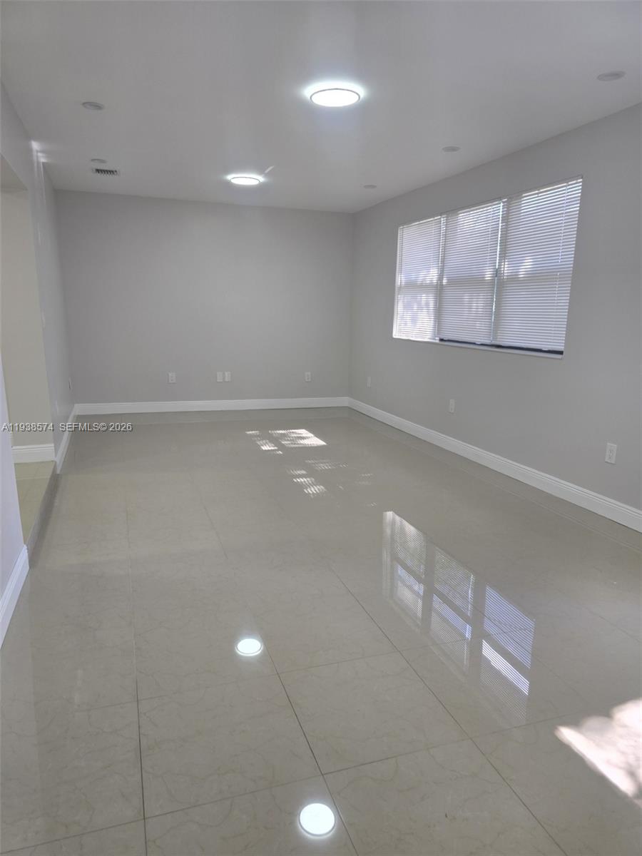 780 West 74th Place Hialeah, FL 33014 - Photo 7 of 24