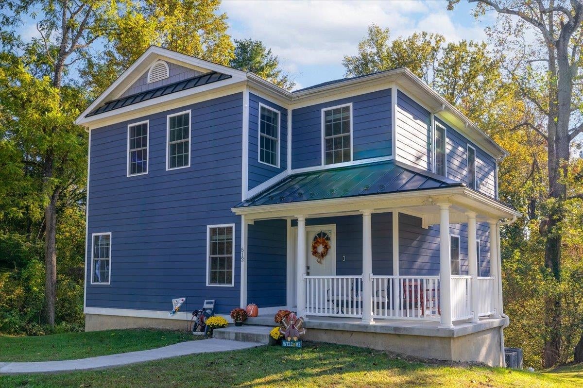 512 Howe Street Radford, VA 24141 - Photo 1 of 30 Gallery Image 1