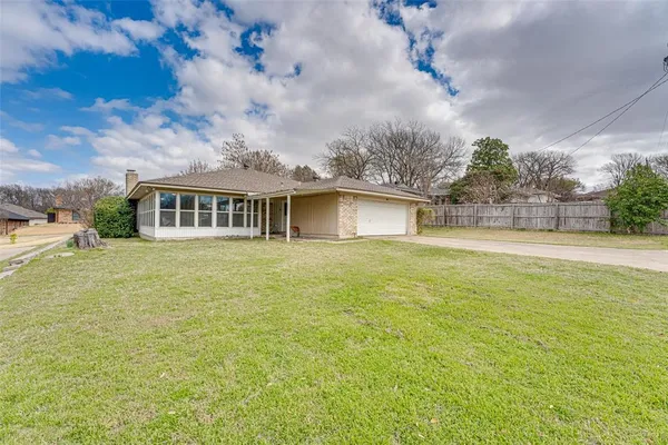 $2,100 | 407 Kenway Street, Rockwall, TX 75087