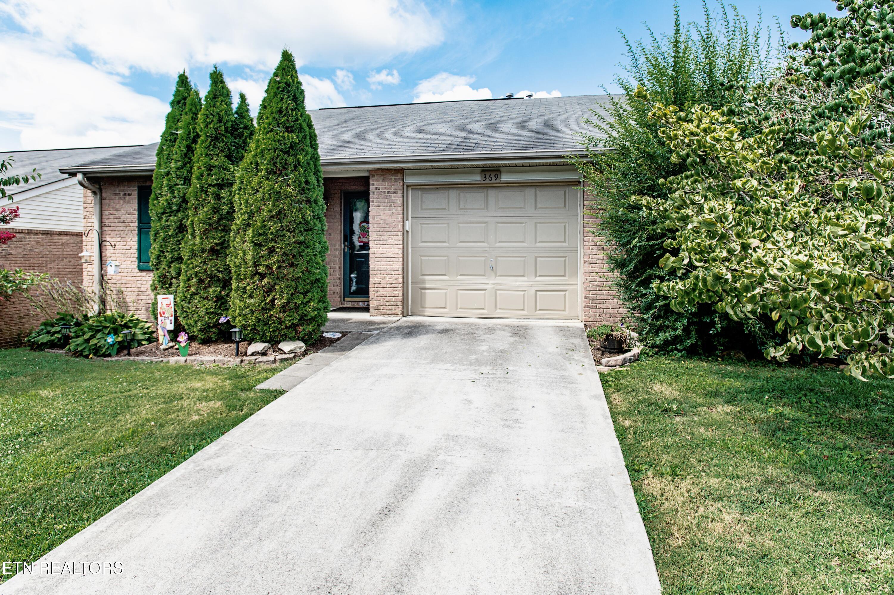 369 Hawthorne Oaks Way Powell, TN 37849 - Photo 2 of 16 Street view end unit