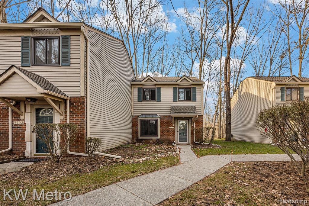 1500 Streamwood Court Rochester Hills, MI 48307 - Photo 1 of 24