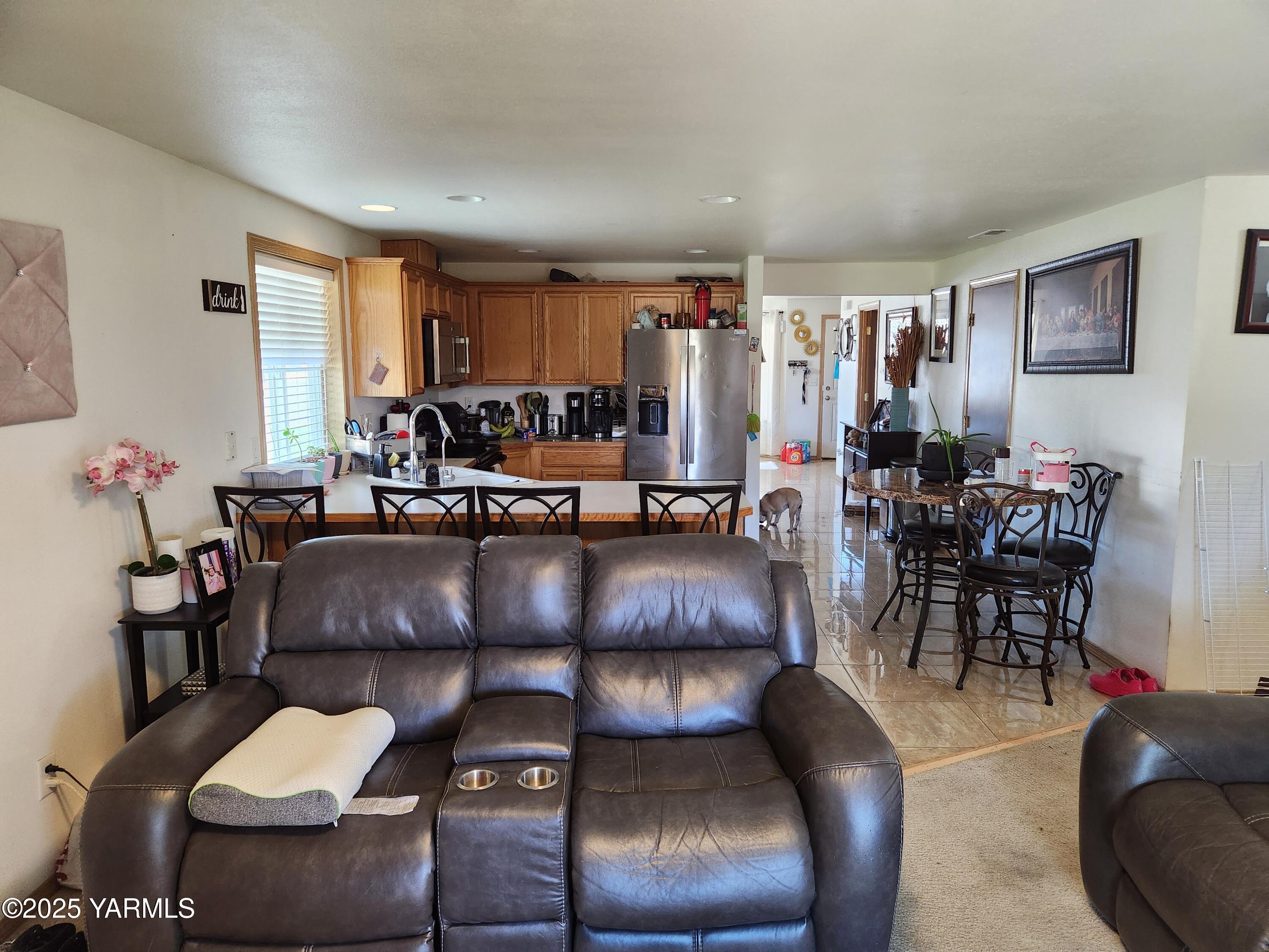 207 Clemans Avenue Moxee, WA 98936 - Photo 2 of 9 a living room with furniture and wooden floor