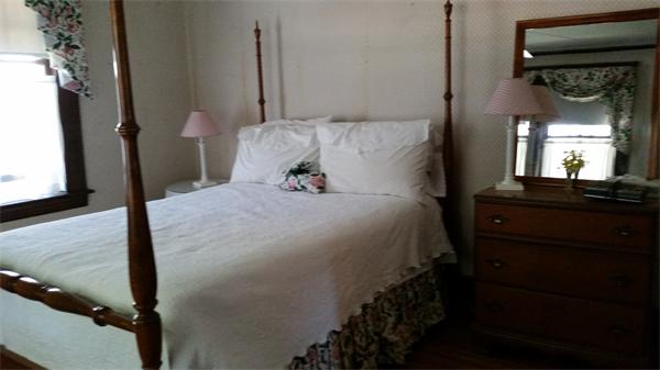 93 Morningside Road Worcester, MA 01602 - Photo 16 of 30 a bedroom with a bed and a mirror on the dresser
