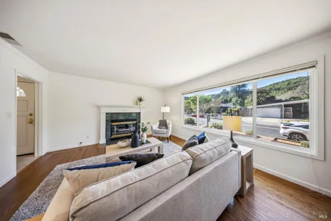 $1,079,000 | 320 Alameda De La Loma, Novato, CA 94949