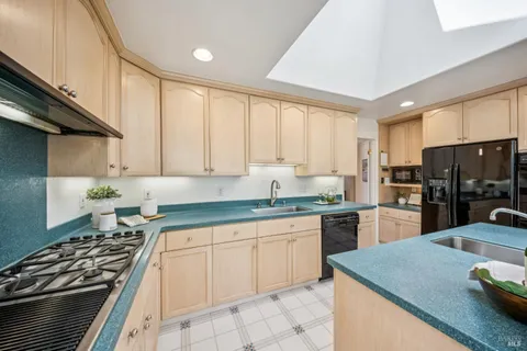 $1,079,000 | 320 Alameda De La Loma, Novato, CA 94949