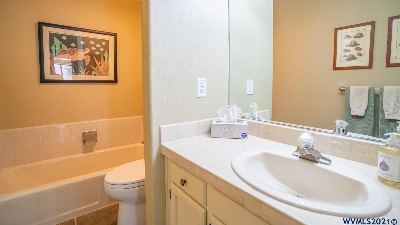 4334 Lone Oak Road Southeast Salem, OR 97302 - Photo 19 of 42 Gallery Image 19