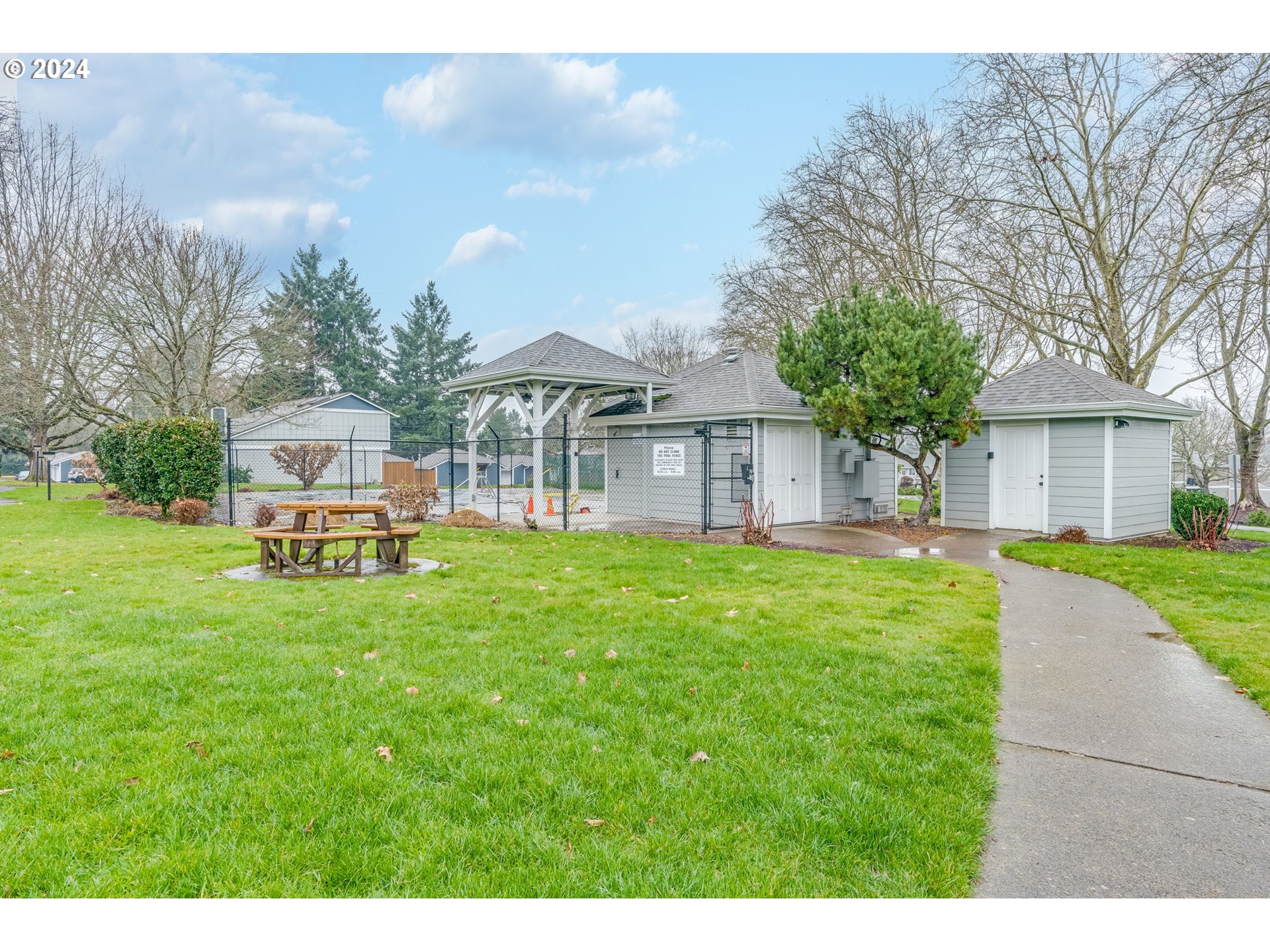 8296 Southwest Mohawk Street Tualatin, OR 97062 - Photo 9 of 39 Gallery Image 9