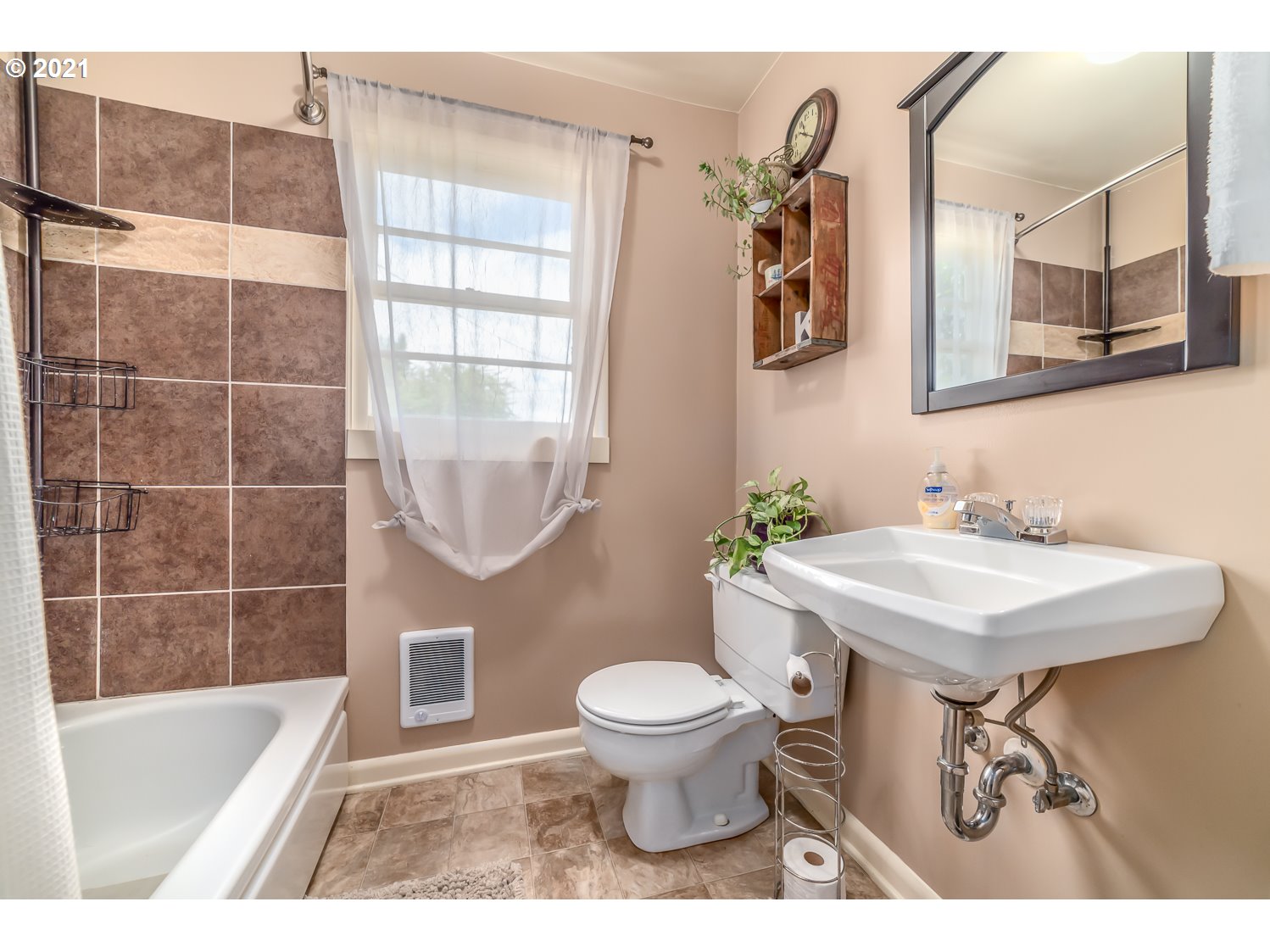 90 Irving Road Eugene, OR 97404 - Photo 16 of 32 Gallery Image 16
