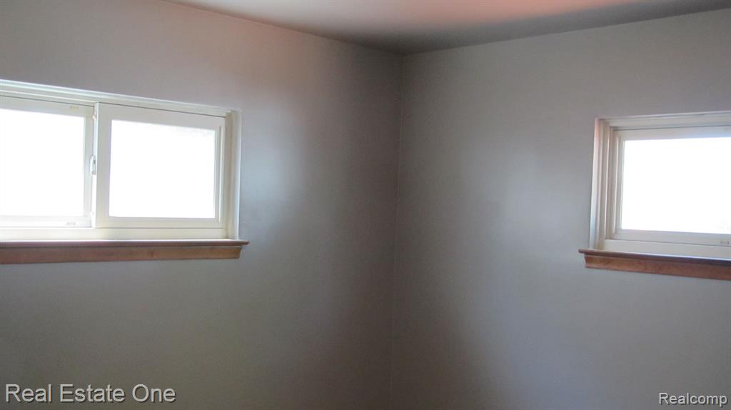 23656 Harvard Street Dearborn, MI 48124 - Photo 10 of 17
