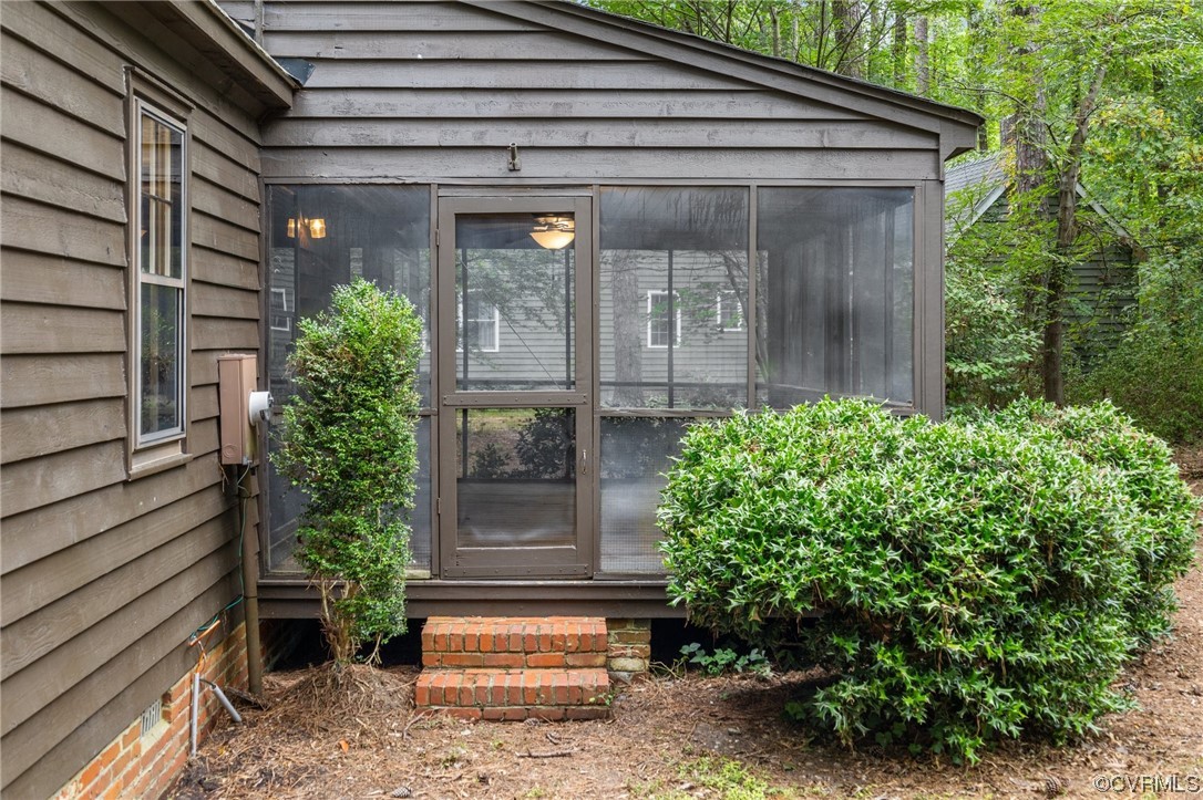 3917 Pebble Creek Road Midlothian, VA 23112 - Photo 14 of 50 Screened porch out back