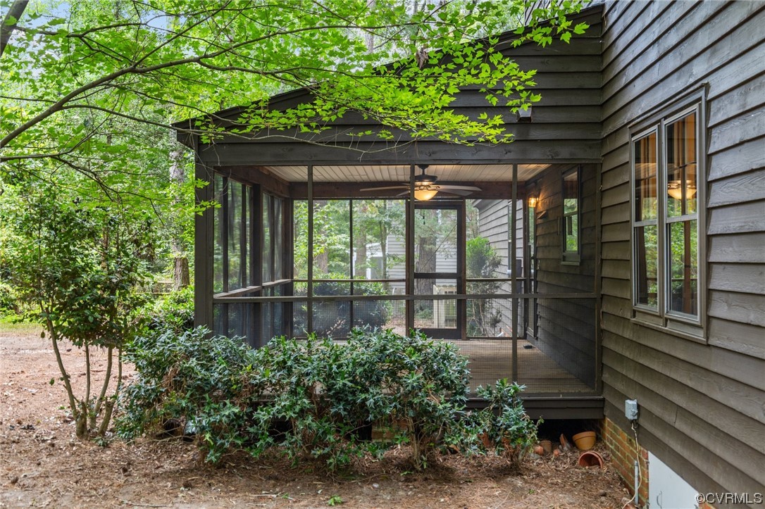 3917 Pebble Creek Road Midlothian, VA 23112 - Photo 19 of 50 Rear screened in porch with ceiling fan
