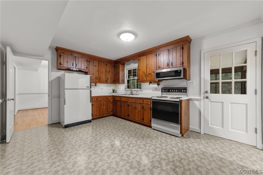 3917 Pebble Creek Road Midlothian, VA 23112 - Photo 29 of 50 Kitchen with crown molding, wood cabinets, light c