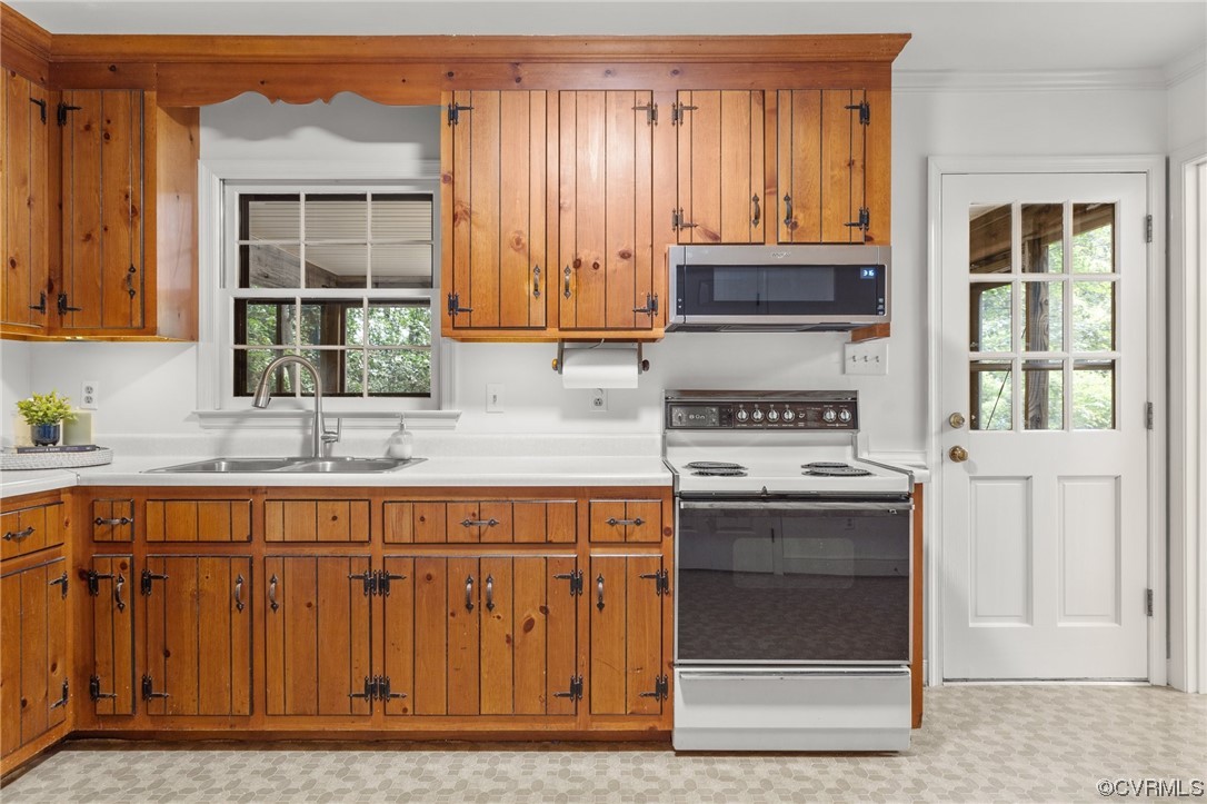 3917 Pebble Creek Road Midlothian, VA 23112 - Photo 32 of 50 Kitchen with crown molding, wood cabinets, light c