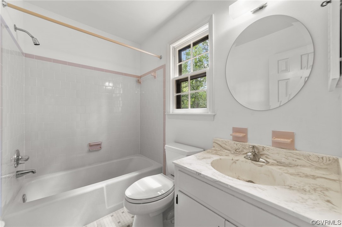 3917 Pebble Creek Road Midlothian, VA 23112 - Photo 50 of 50 Full bathroom with large vanity, tiled shower / ba