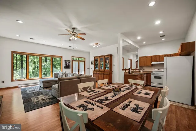 $325,000 | 734 Log Cabin Lane, Berkeley Springs, WV 25411