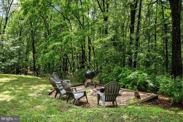 $325,000 | 734 Log Cabin Lane, Berkeley Springs, WV 25411