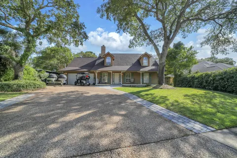$839,000 | 702 North Lakeside Drive, Destin, FL 32541