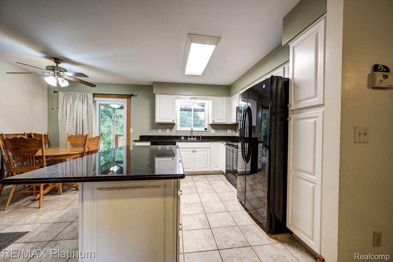 5341 Lobdell Road Fenton, MI 48430 - Photo 6 of 41 Gallery Image 6