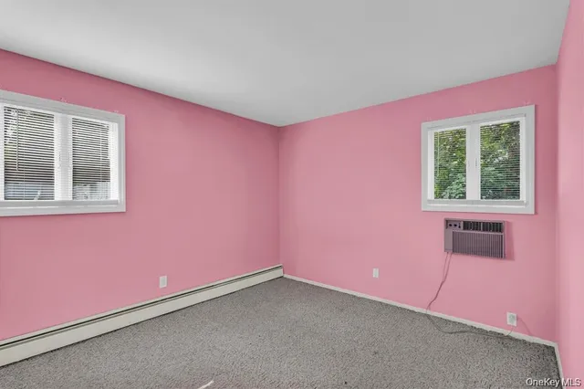 a view of empty room with window