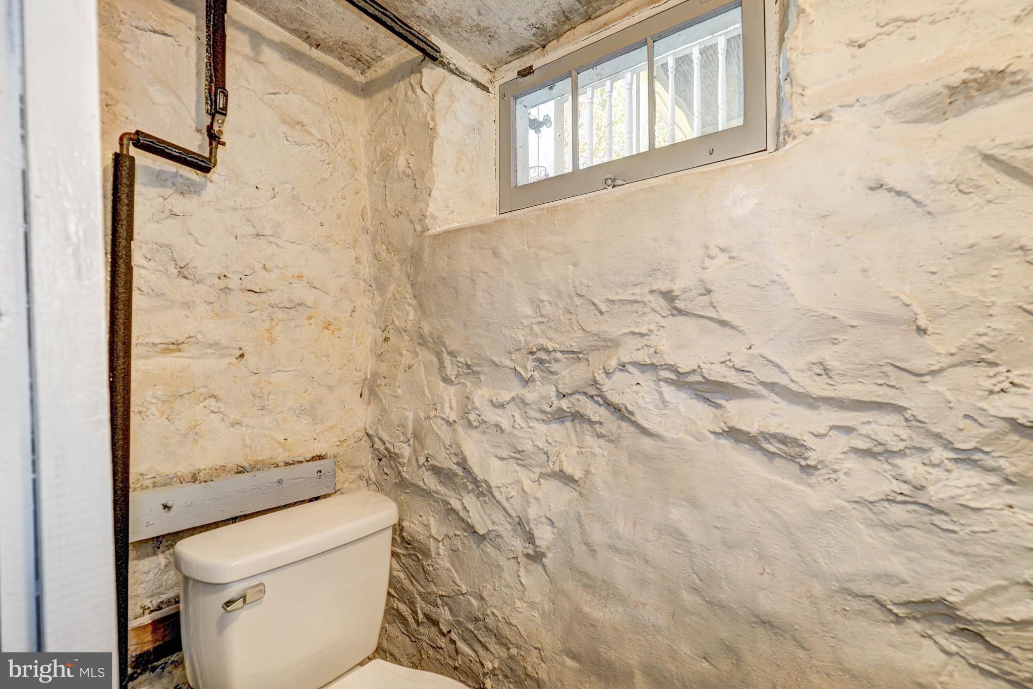 5203 Garmouth Road Baltimore, MD 21229 - Photo 29 of 42 Powder Room