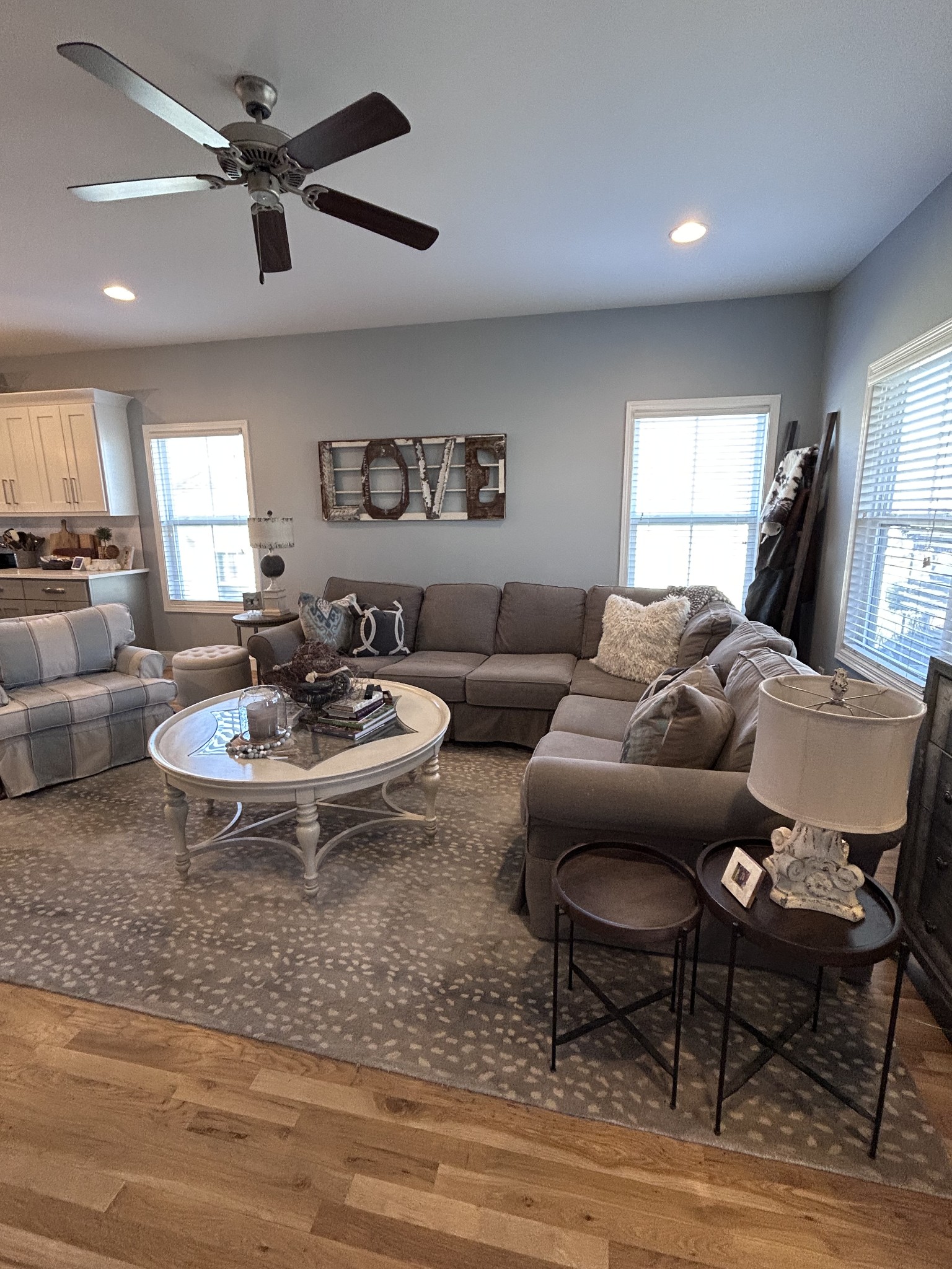 207 North Walnut Street Springfield, TN 37172 - Photo 5 of 14 a living room with furniture and a table